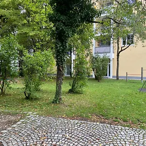 Apartment Mit Garagenparkplatz An U-bahnstation, München