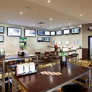 Nightcap At Edge Hill Tavern 3* Cairns
